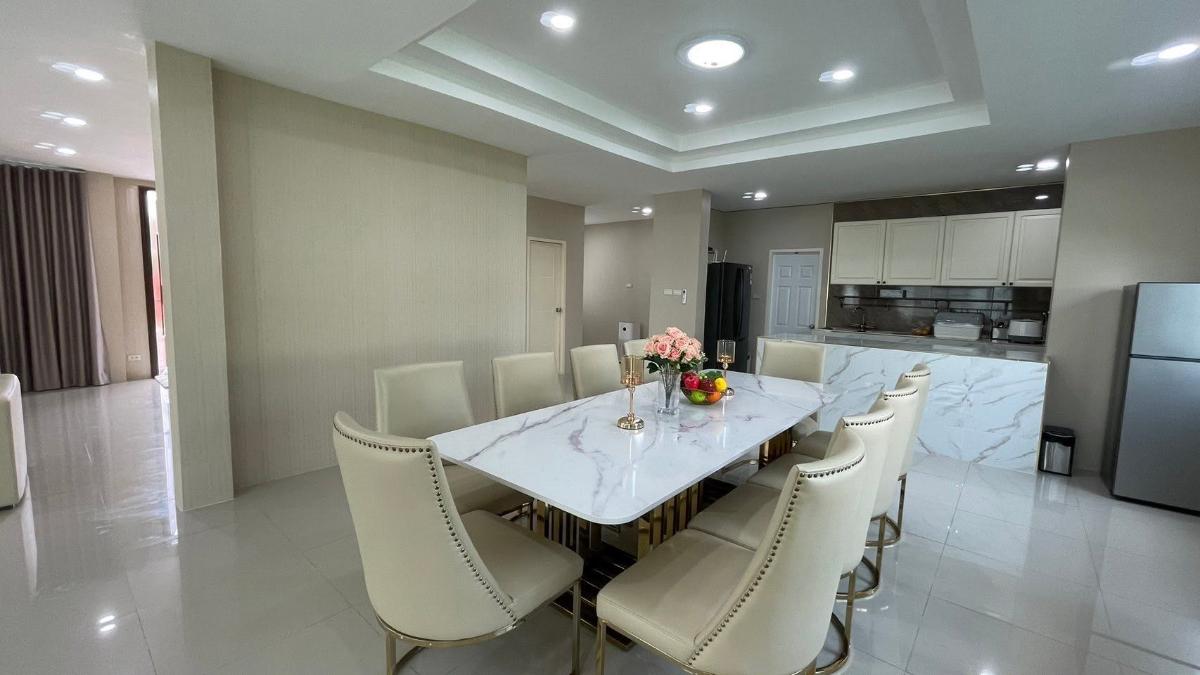 รูป บ้านเดี่ยวให้เช่า 🔥 Baan Suan Neramit OrNgern-Ramintra 🔥 5 ห้องนอน 7 ห้องน้ำ เฟอร์นิเจอร์ และ เครื่องใช้ไฟฟ้าครบ  - รูปที่ 5/11