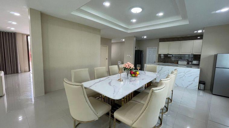 รูป บ้านเดี่ยวให้เช่า 🔥 Baan Suan Neramit OrNgern-Ramintra 🔥 5 ห้องนอน 7 ห้องน้ำ เฟอร์นิเจอร์ และ เครื่องใช้ไฟฟ้าครบ  - รูปที่ 5/11