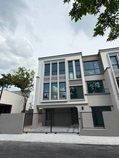 รูป ทาวน์เฮ้าส์ให้เช่า 📍 Baan Klang Muang Classe Ratchayothin 📍 3 ห้องนอน 4 ห้องน้ำ ใกล้SCB Park - รูปที่ 2/11