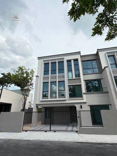 รูป ทาวน์เฮ้าส์ให้เช่า 📍 Baan Klang Muang Classe Ratchayothin 📍 3 ห้องนอน 4 ห้องน้ำ ใกล้SCB Park - รูปที่ 2/11