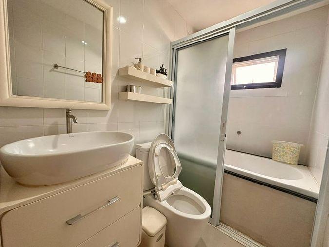 picture Affordable rooms for rent at Golden City Sriracha, close to workplaces. - 7/7