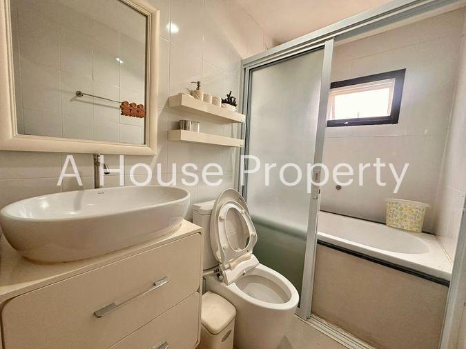 picture Affordable rooms for rent at Golden City Sriracha, close to workplaces. - 7/7