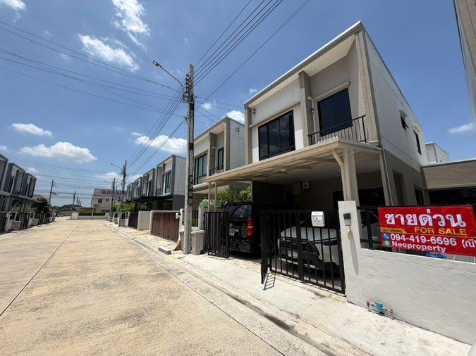 รูป ขายทาวน์โฮมอิสระ ต่อเติมพร้อมอยู่ หมู่บ้านเสนา วิลเลจ รามอินทรา กม.9 - รูปที่ 2/18