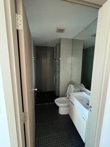 รูป ไอดีโอ โอทู | ชั้นสูง 22nd ชั้น 2BR 2BA ใน Quiet Tower C (ต่ำกว่ามูลค่าตลาด 500,000!) 4,500,000 บาท - รูปที่ 9/10