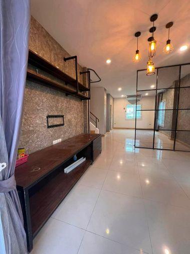 รูป บ้านเดี่ยวสวย ธาดา ทาวน์ ออร่า ศรีราชา ทำเลดี ใกล้นิคมอุตสาหกรรม - รูปที่ 2/16