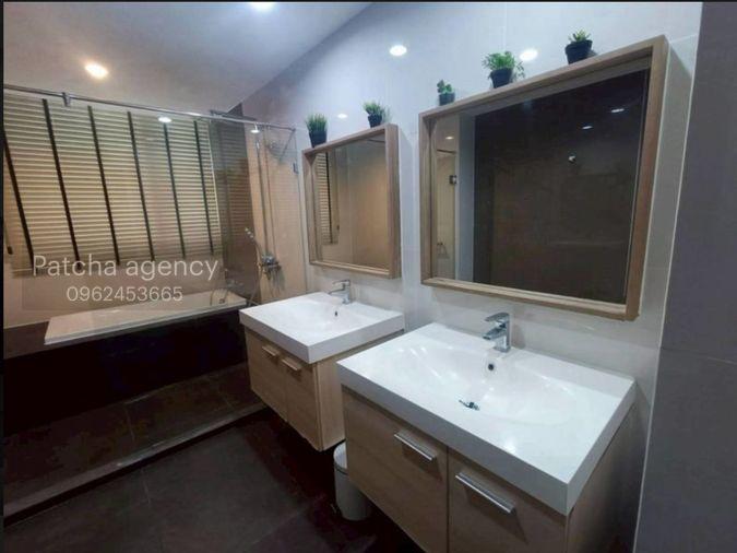 picture rent Capital Ekkamai. 4bed 200sqm. Private lift! Line id: @pfagent - 10/16