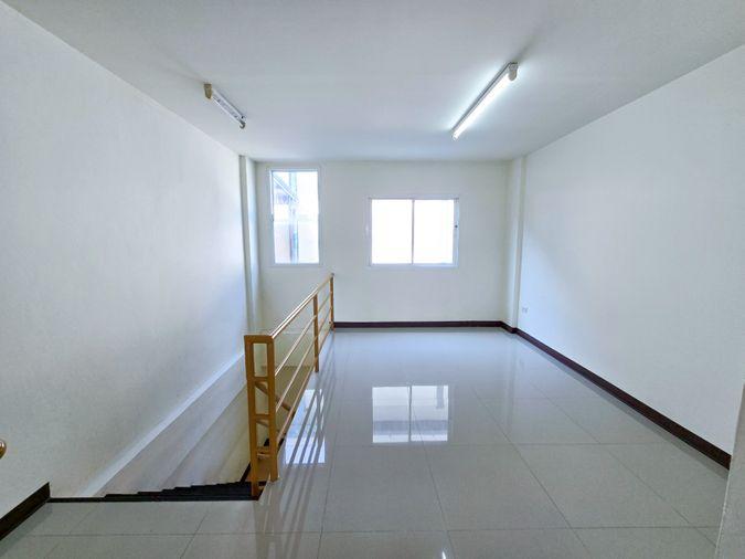 รูป ขาย อาคารพาณิชย์ 3 ชั้น ตรงข้าม พฤกษานารา หนองมน-ชลบุรี ติดถนนใหญ่ หมู่บ้านรายล้อม อยู่ในแหล่งชุมชน ทำเลค้าขาย เหมาะลงทุน - รูปที่ 8/18