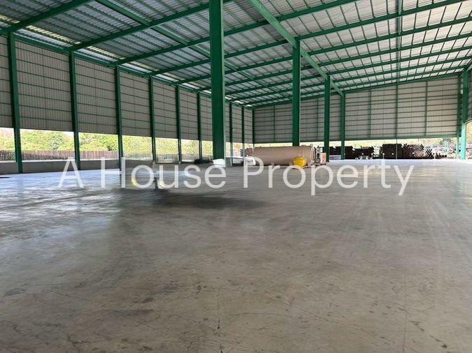 picture Land for sale with warehouse and buildings in Sriracha, Chonburi. High potential location. - 2/5