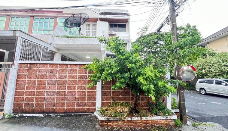 picture Call : 063-296-5696 Phon Phailin Village, Townhouse corner unit 3 stories 36 sq.wa 3 Beds 3 Baths - 2/14