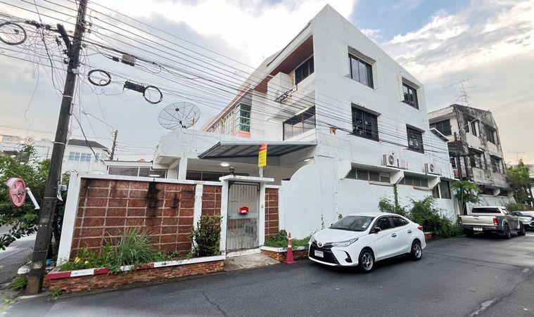 picture Call : 063-296-5696 Phon Phailin Village, Townhouse corner unit 3 stories 36 sq.wa 3 Beds 3 Baths - 1/14