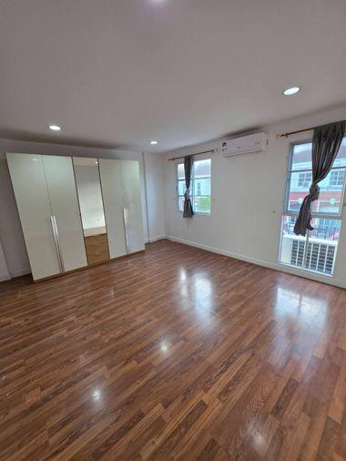 picture Available for immediate rent🔥🔥 Plus City Park Village, Ekkamai-Ramintra, Soi Nuanchan. - 33/42