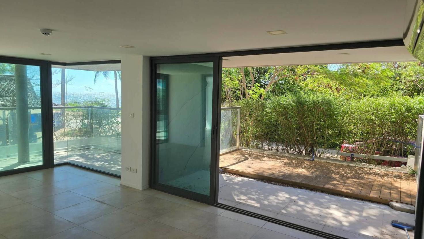 รูป Beachfront Condo for Sale Waters Edge Condominium Na Jomtien - รูปที่ 2/8