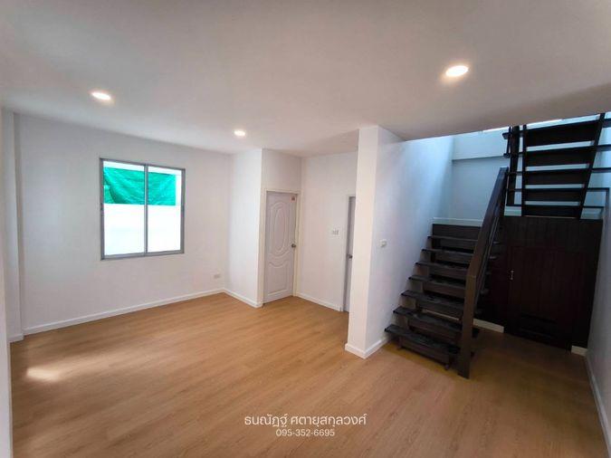 รูป บ้านหน้าสวน วิวโล่ง อยู่แล้วสบายใจ รีโนเวทใหม่ทั้งหลัง พร้อมเข้าอยู่ - รูปที่ 13/28