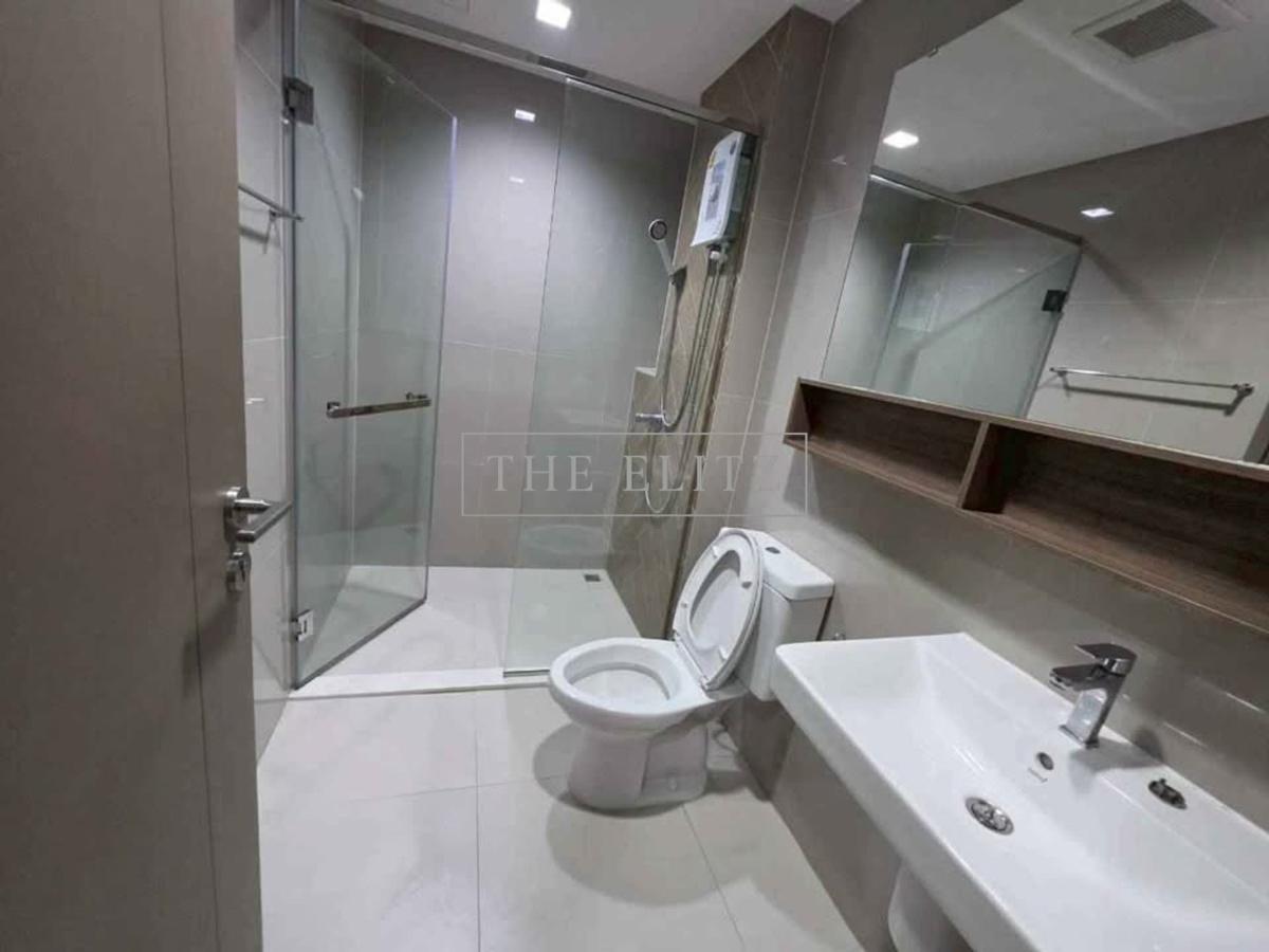 รูป ✨Completely Renovated Throughout! Gorgeous modern design upgraded with top-quality materials - Brand-new condition with unmatched value✨ - รูปที่ 7/18