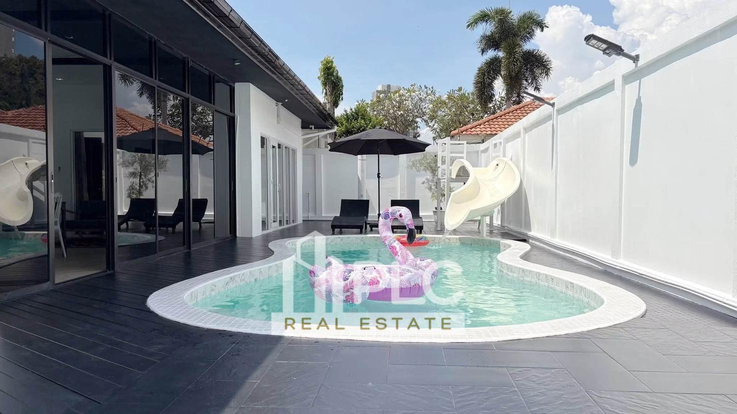 รูป Pool Villa for Sale Pratumnak Pattaya Prime Location - รูปที่ 1/13