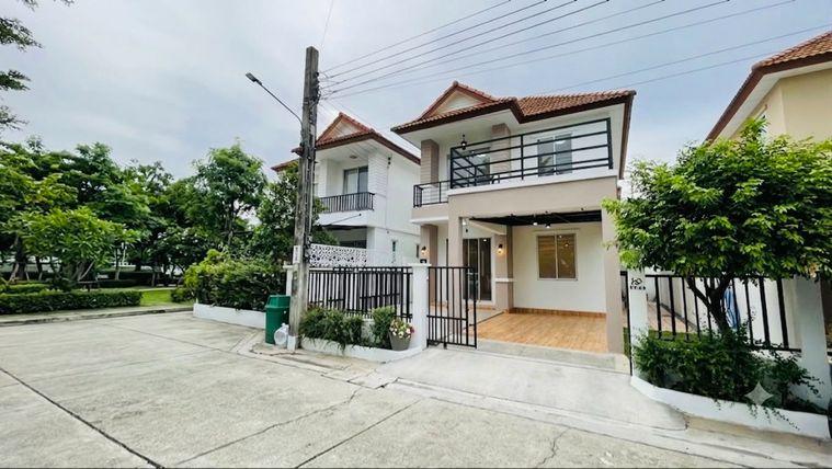 รูป บ้านหน้าสวน วิวโล่ง อยู่แล้วสบายใจ รีโนเวทใหม่ทั้งหลัง พร้อมเข้าอยู่ - รูปที่ 1/28