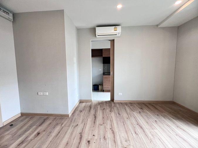 รูป 💥💥ขายด่วน!! โครงการ Brix Condominium Stu.22.12 ตรม.ชั้น 7 ห้องเปล่า ราคา 1.85 ล้านบาท!! สอบถาม LINE ID: @atfirm💥💥 - รูปที่ 3/16