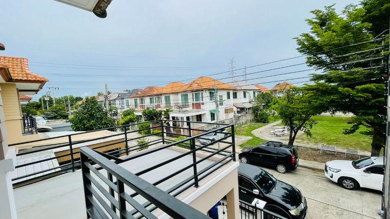 รูป บ้านหน้าสวน วิวโล่ง อยู่แล้วสบายใจ รีโนเวทใหม่ทั้งหลัง พร้อมเข้าอยู่ - รูปที่ 23/28