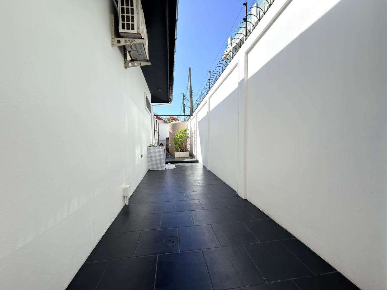 รูป Pool Villa for Sale Pratumnak Pattaya Prime Location - รูปที่ 12/13