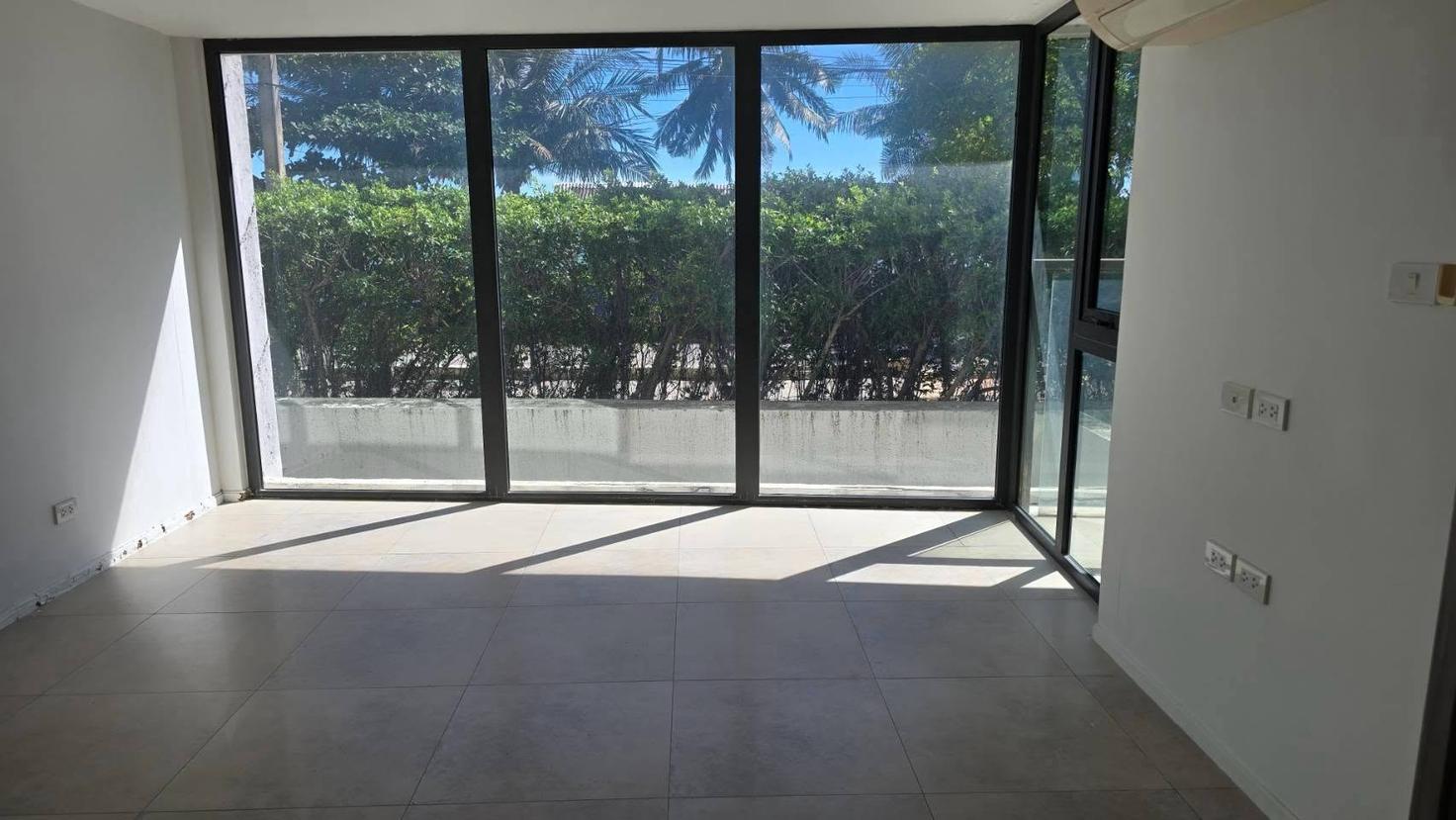 รูป Beachfront Condo for Sale Waters Edge Condominium Na Jomtien - รูปที่ 4/8
