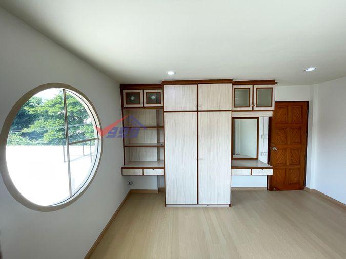 รูป ให้เช่าบ้านเดี่ยว หมู่บ้านชวนชื่นบางเขน | 6 ห้องนอน 255 ตร.ม. REF. 075HRK - รูปที่ 9/26