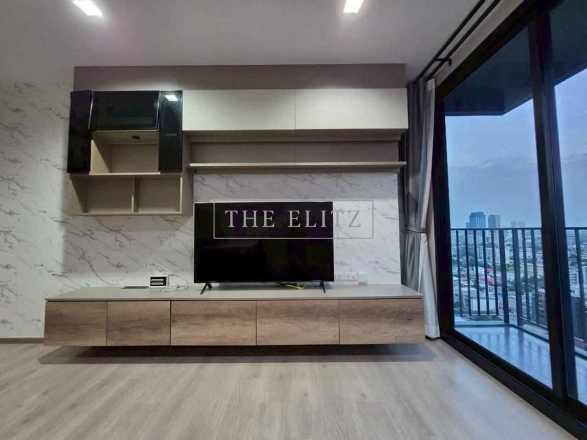 รูป ✨Completely Renovated Throughout! Gorgeous modern design upgraded with top-quality materials - Brand-new condition with unmatched value✨ - รูปที่ 2/18