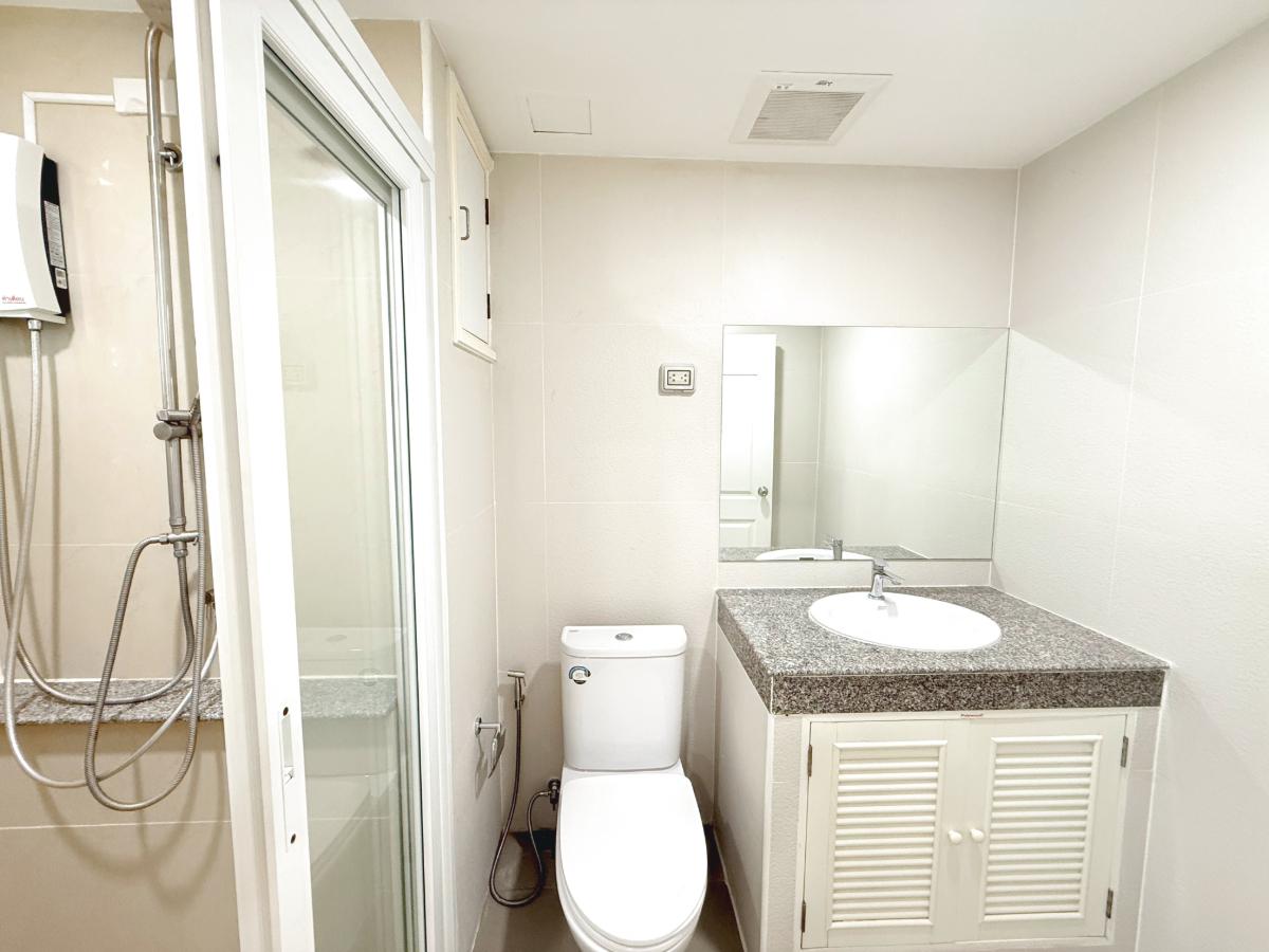 picture Selling Happy Condo Ratchada 18, large 80 sq.m. 2-bedroom unit, near MRT Sutthisan. - 21/22