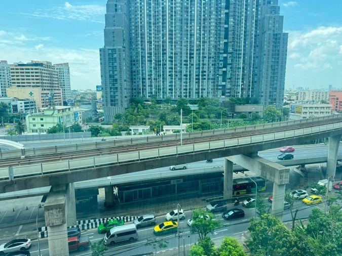 รูป 🎓 ปล่อยเช่า Aspire Sathorn - Thapra (แอสปาย สาทร - ท่าพระ) ห้องรีโนเวทใหม่เอี่ยม ทิศเหนือไม่ร้อน ติด BTS ตลาดพลู และเดอะมอลล์ 80 เมตร! 🛍️ - รูปที่ 5/8