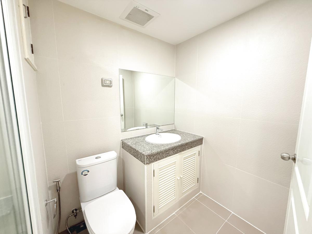 picture Selling Happy Condo Ratchada 18, large 80 sq.m. 2-bedroom unit, near MRT Sutthisan. - 20/22