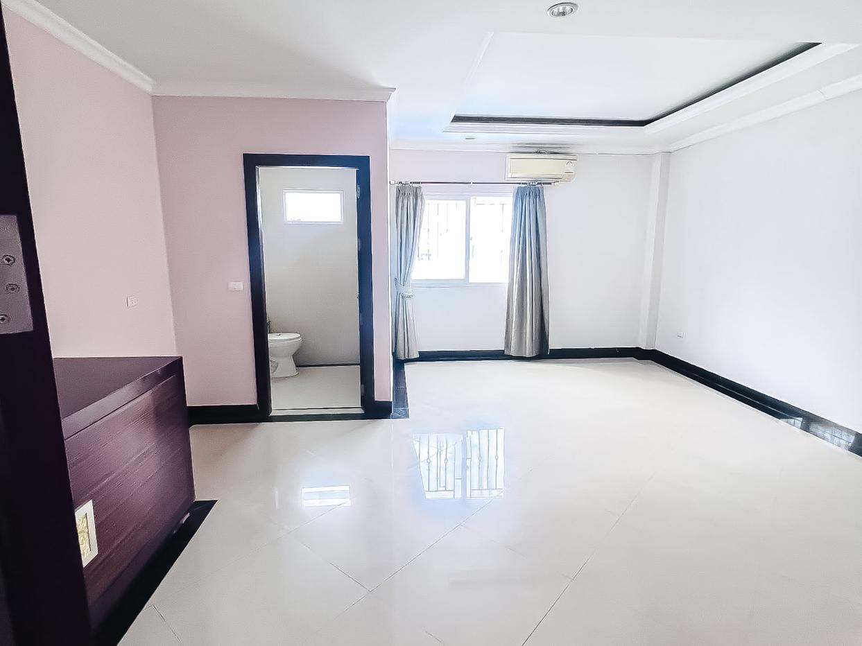 picture Townhouse for Sale Thepprasit South Pattaya 2 Bed Corner Unit - 5/8