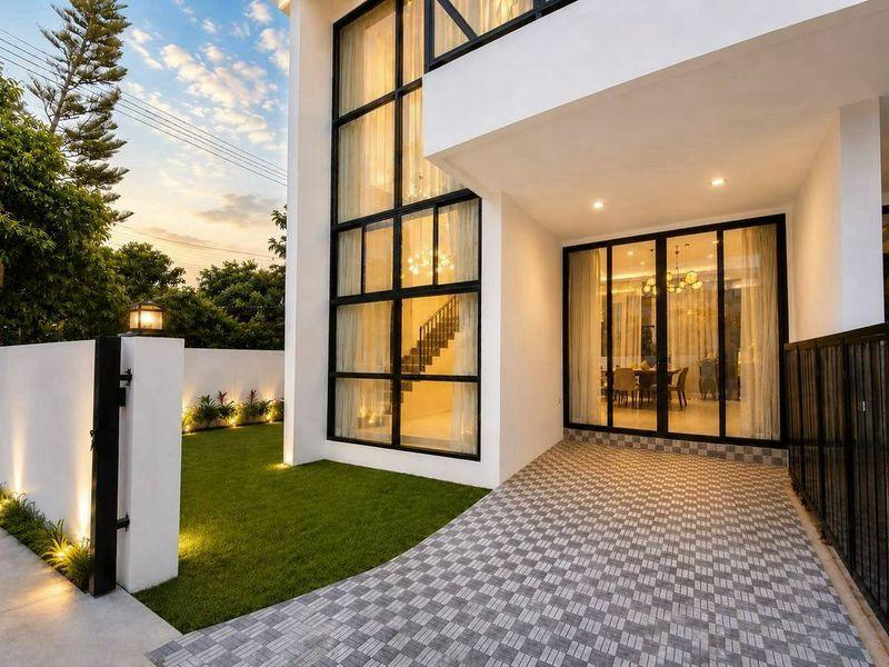 picture Dog-Friendly Corner Townhome for Rent North Pattaya - 1/17