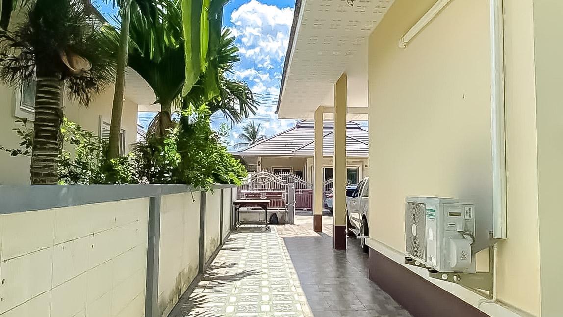 picture Single Storey House for Rent Pong East Pattaya 3 Bed - 10/12