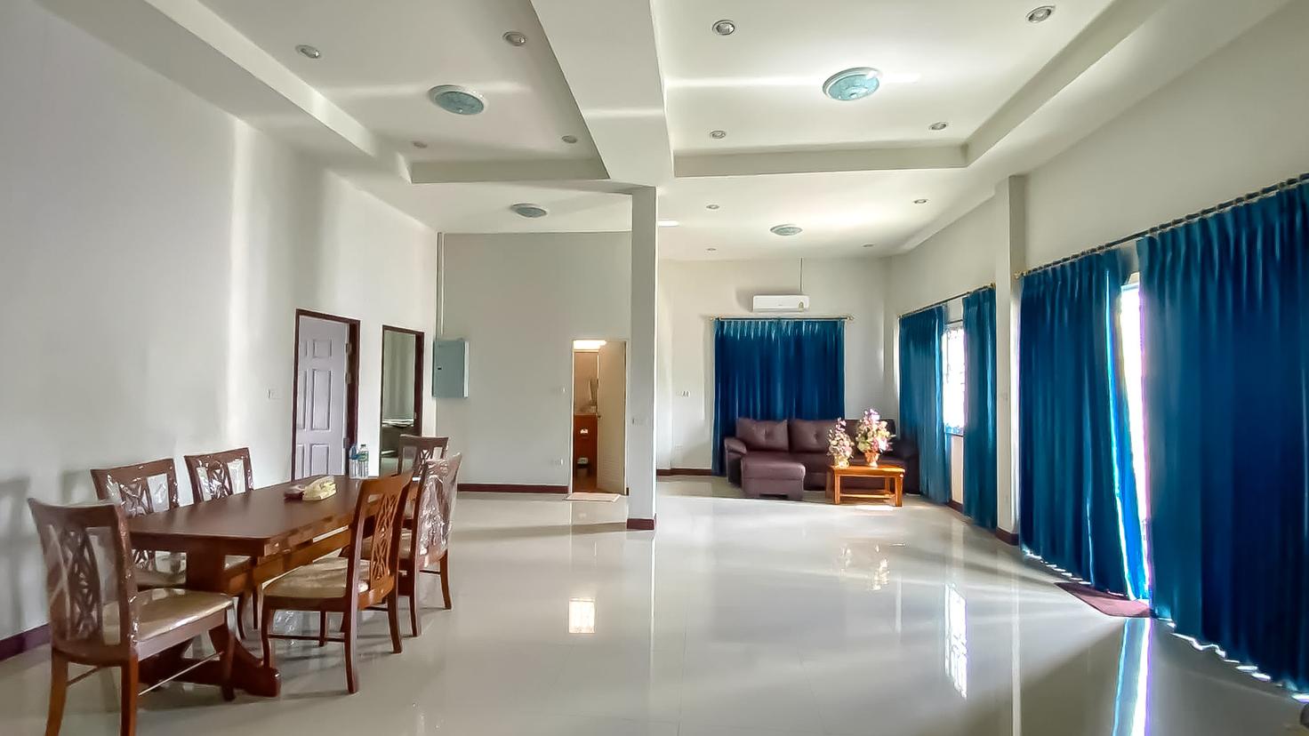 picture Single Storey House for Rent Pong East Pattaya 3 Bed - 1/12