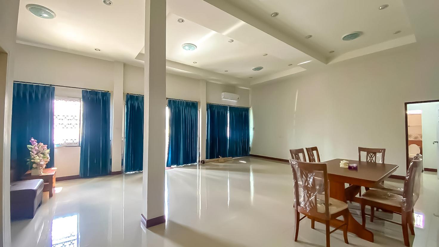 picture Single Storey House for Rent Pong East Pattaya 3 Bed - 2/12