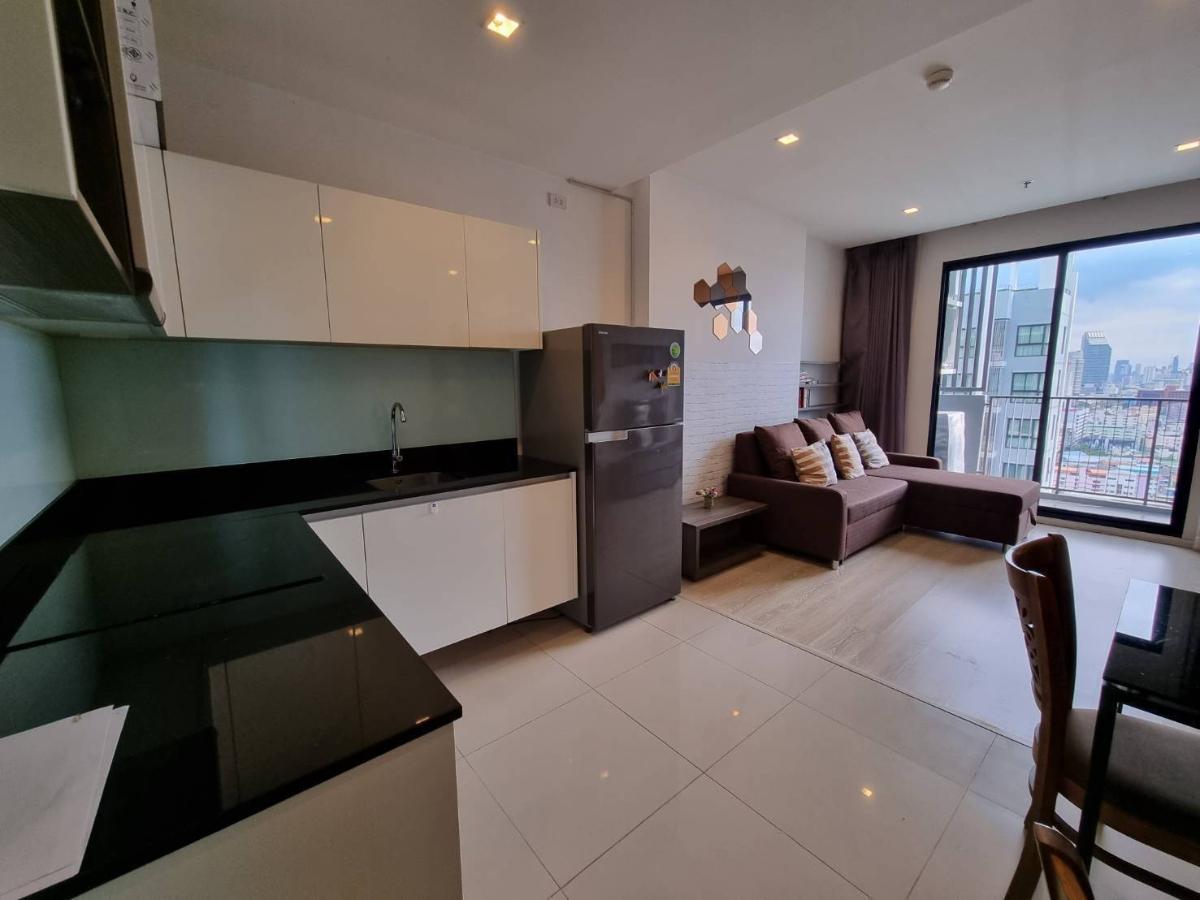 รูป Available for rent! Quinn Ratchada17. A Cozy 2 Bedroom with 68sqm. High floor unblocked view. Ready to move in. - รูปที่ 2/18