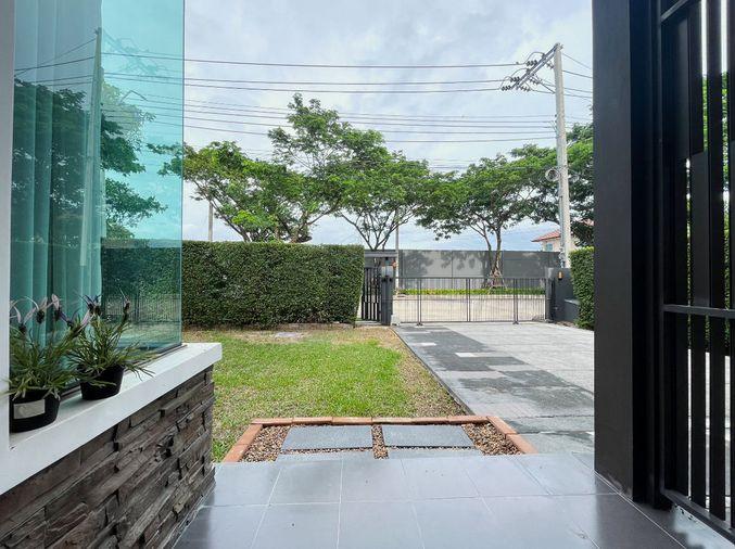 picture Call : 095-763-3651 Single House For Rent, located Srinakarin, Near Mega Bangna Shoping Center - 2/13