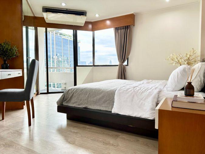 รูป 🔥 The Royal Place 1 ห้องใหญ่ 2 ห้องนอน 84 ตร.ม. ชั้น 17 ใจกลางลุมพินี เพียง 27,000 บาท/เดือน พร้อมเข้าอยู่! 🏙️✨ - รูปที่ 5/15
