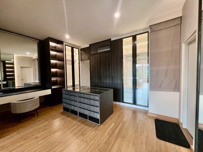 รูป ขายบ้านหรู Baan Klang Muang The Edition โยธินพัฒนา ราคาพิเศษ ขายขาดทุน ฟรี Built-in ทั้งหลัง มูลค่ากว่า 3.8 ล้านบาท บ้านพร้อมเข้าอยู่  - รูปที่ 32/33