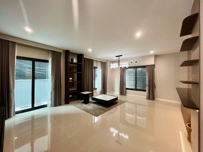 รูป ขายบ้านหรู Baan Klang Muang The Edition โยธินพัฒนา ราคาพิเศษ ขายขาดทุน ฟรี Built-in ทั้งหลัง มูลค่ากว่า 3.8 ล้านบาท บ้านพร้อมเข้าอยู่  - รูปที่ 6/33
