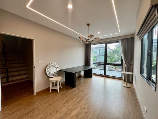 รูป ขายบ้านหรู Baan Klang Muang The Edition โยธินพัฒนา ราคาพิเศษ ขายขาดทุน ฟรี Built-in ทั้งหลัง มูลค่ากว่า 3.8 ล้านบาท บ้านพร้อมเข้าอยู่  - รูปที่ 13/33