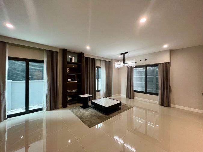 รูป ขายบ้านหรู Baan Klang Muang The Edition โยธินพัฒนา ราคาพิเศษ ขายขาดทุน ฟรี Built-in ทั้งหลัง มูลค่ากว่า 3.8 ล้านบาท บ้านพร้อมเข้าอยู่  - รูปที่ 8/33
