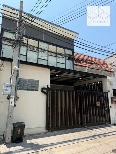 picture For Rent | Twin Townhouses | Sukhumvit 16 | Prime Asoke Location 4bedrooms - 1/25