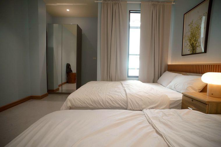 picture For Rent | Twin Townhouses | Sukhumvit 16  | Prime Asoke Location  4bedrooms - 10/25