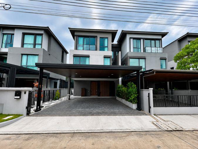 รูป ขายบ้านหรู Baan Klang Muang The Edition โยธินพัฒนา ราคาพิเศษ ขายขาดทุน ฟรี Built-in ทั้งหลัง มูลค่ากว่า 3.8 ล้านบาท บ้านพร้อมเข้าอยู่  - รูปที่ 1/33