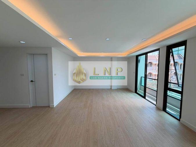 รูป 🏠 ขายบ้าน : ทาวน์โฮม 4.5 ชั้นพร้อมลิฟต์ - สุขุมวิท101 รหัสทรัพย์ | 📌LNP-H953 - รูปที่ 4/50