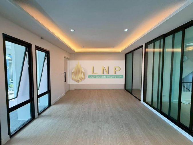 รูป 🏠 ขายบ้าน : ทาวน์โฮม 4.5 ชั้นพร้อมลิฟต์ - สุขุมวิท101 รหัสทรัพย์ | 📌LNP-H953 - รูปที่ 13/50