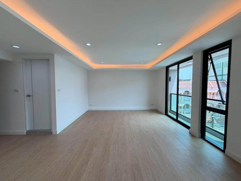 picture 🏠 House for Sale : 4.5-Storey Townhome with Elevator - Sukhumvit 101   Property Code | LNP-H953  - 3/50
