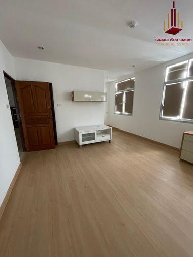 picture ✨ For Sale: Klang Krung Resort Condo ✨💰 Only 4,500,000 THB - 2/5