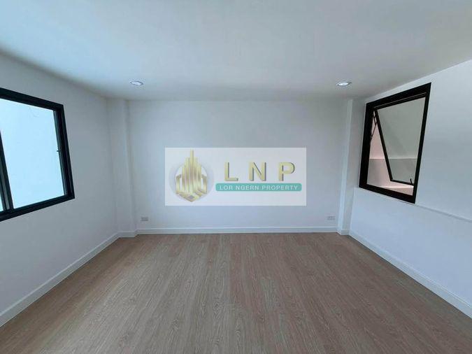 รูป 🏠 ขายบ้าน : ทาวน์โฮม 4.5 ชั้นพร้อมลิฟต์ - สุขุมวิท101 รหัสทรัพย์ | 📌LNP-H953 - รูปที่ 47/50