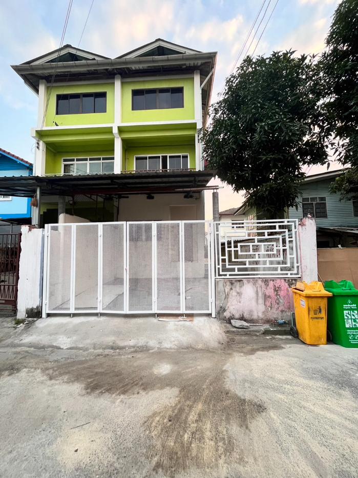 รูป ให้เช่า  บ้านทาวเฮ้าส์ ใกล้ตลาดโกสุมร่วมใจ 3 ห้องนอน 2 ห้องน้ำ 3 ชั้น ดอนเมือง ทักไลน์ @802dkhwu ตอบเร็ว นัดดูห้องได้ทันที - รูปที่ 1/10